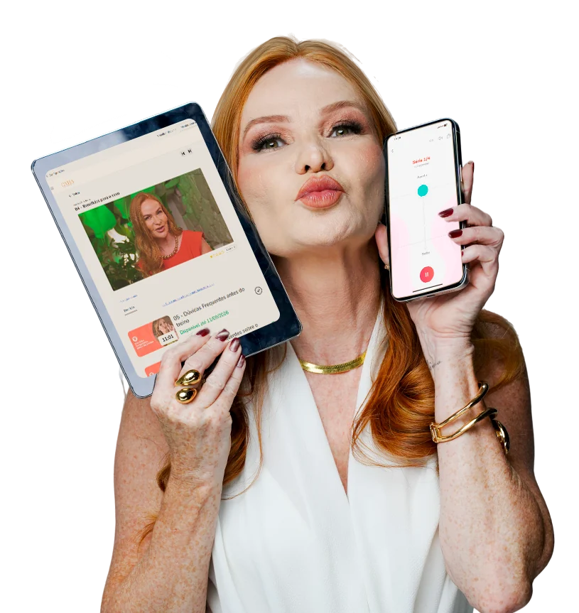 Cátia Damasceno mandando um beijo, com o tablet e o celular mostrando o aplicativo Aperta & Solta